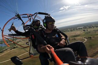 Voo de paratrike para 1 | Fly Lisbon Paragliding - Costa da Caparica
