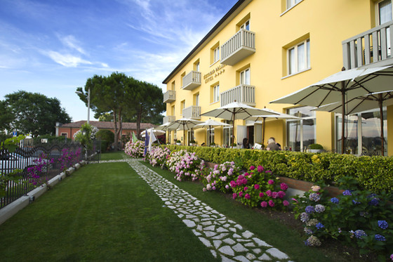 Viktoria Palace Hotel - photo 1