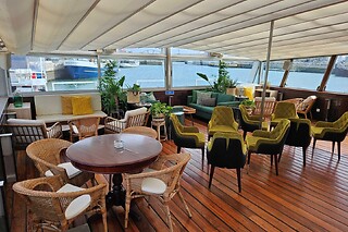 Passeio de barco ao pôr do sol no Rio Tejo + Mimo gastronómico para 2 | Veltagus - Lisboa