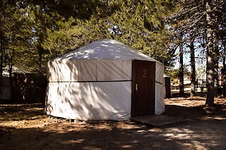 Uma noite em Yurt com pequeno almoço para 2 em Vale do Rossim Eco Resort em Gouveia (Guarda)