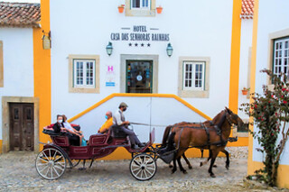 Uma noite com pequeno-almoço para 2 no Hotel Senhora das Rainhas em Óbidos (Leiria)