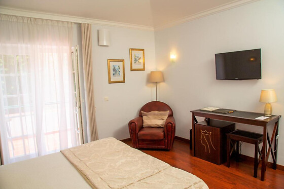 Uma noite com pequeno-almoço para 2 no Hotel Senhora das Rainhas em Óbidos (Leiria)