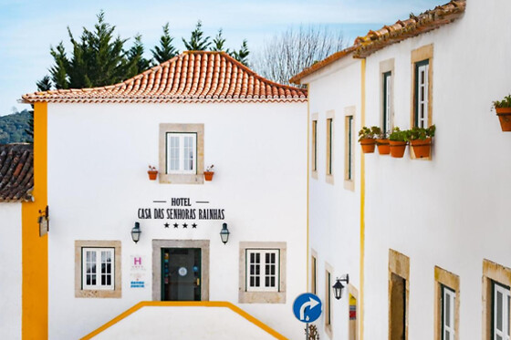 Uma noite com pequeno-almoço para 2 no Hotel Senhora das Rainhas em Óbidos (Leiria)