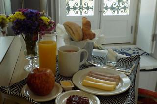 Uma noite em quarto duplo superior com pequeno-almoço para 2 em Heaven Inn Suites & Terrace (Évora)
