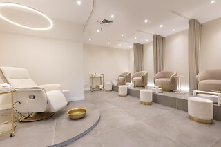 Reflexologia de mãos e pés a 2 by Cosmo Clinic em Odivelas (Lisboa)