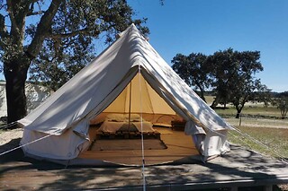 Uma noite em Tipi com pequeno-almoço para 2 em Direction South Glamping em Montargil (Portalegre)