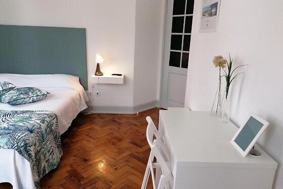 Uma noite em quarto duplo deluxe para 2 em Hostel Rossio Alcobaça (Leiria)