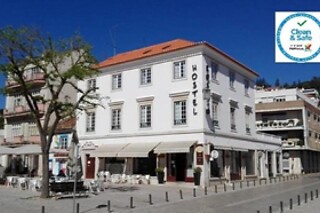 Uma noite em quarto duplo deluxe para 2 em Hostel Rossio Alcobaça (Leiria)
