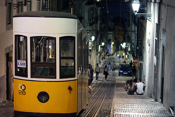 Tour com Guia +  Fado ao Vivo + Petisco Tradicional para 2 | Lisboa Antiga, Saldanha (Lisboa)