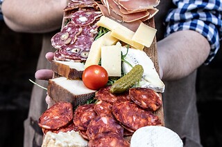 Cheque Gourmet para 2: Crie a sua própria tábua de queijos e enchidos | Le 17,45 - Bairro Alto