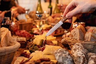 Cheque Gourmet para 2: Crie a sua própria tábua de queijos e enchidos | Le 17,45 - Bairro Alto