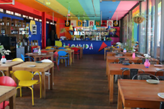 Estadia com pequeno-almoço + Aula de Surf para 2 na Costa da Caparica | Villa Caparica Hostel