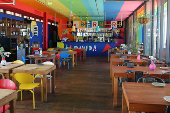 Estadia com pequeno-almoço + Aula de Surf para 2 na Costa da Caparica | Villa Caparica Hostel