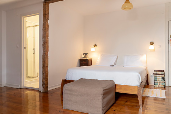 Uma noite em quarto duplo superior com pequeno-almoço para 2 em The Independent Hostel & Suites (Lisboa)