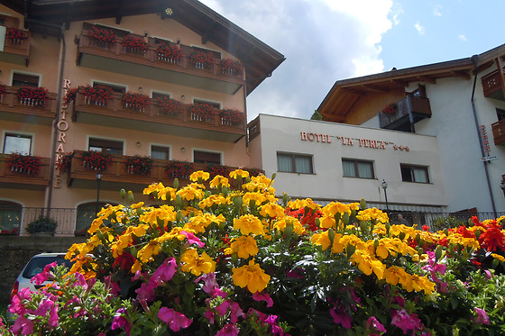 Family Hotel La Perla - photo 2