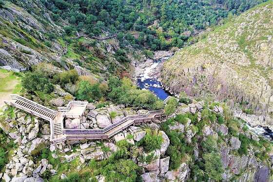 Walking Tour dos Passadiços do Paiva para 2 em Just Come – Countryside & Adventure Tours em Arouca (Aveiro)