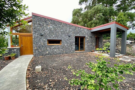 Uma noite em casa ecológica com pequeno-almoço para 2 adultos e 1 criança em Quinta do Abacate Glamping Park em Angra do Heroísmo (Açores)
