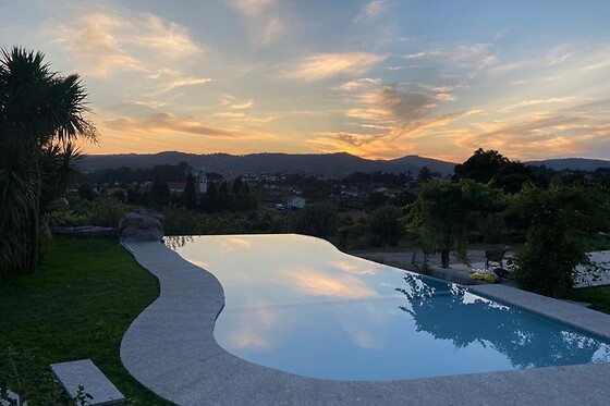 Uma noite em casa com um quarto com pequeno-almoço para 2 em Hotel Quinta da Tulha em Guimarães