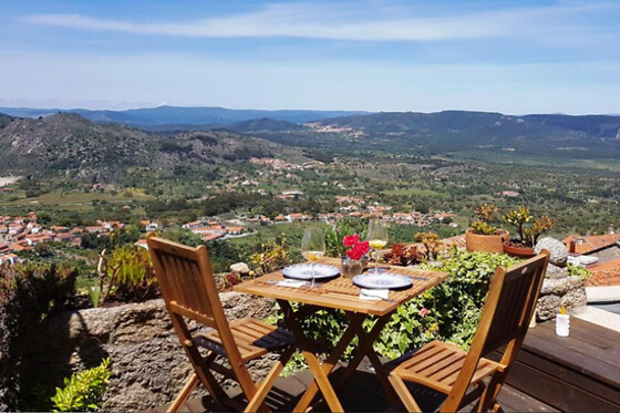 Uma noite em Casa com Vista Panorâmica com pequeno-almoço para 2 em Casa do Castello Monsanto em Monsanto (Castelo Branco)