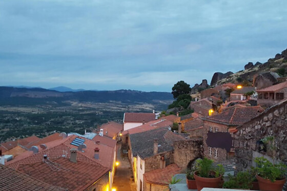 Uma noite em Casa com Vista Panorâmica com pequeno-almoço para 2 em Casa do Castello Monsanto em Monsanto (Castelo Branco)
