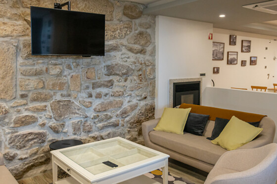 Uma noite em quarto duplo com pequeno-almoço para 2 em The Village House em Carrazeda de Ansiães (Bragança)