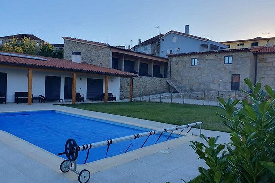 Uma Noite em Quarto Duplo c/ Pequeno-Almoço + Cabaz Regional para 2 | Casa da Marquinhas, Lama de Ouriço (Vila Real)