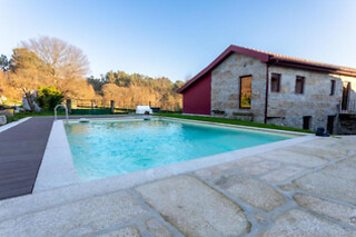 Estadia familiar em quarto duplo com pequeno-almoço | Carvalho Village - Fafe