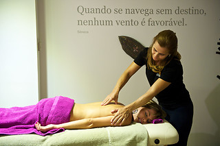 Uma limpeza de rosto com hidratação para 1 em Espaço Essências Day Spa e Terapias (Lisboa)