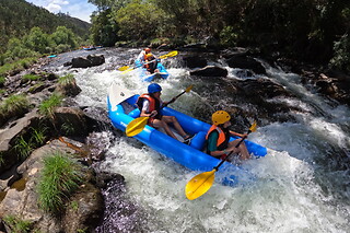 Cano-Rafting no Rio Paiva + Tour de jipe até à aldeia da Paradinha para 1 | NaTour Way