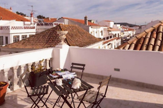 Uma noite em quarto duplo com pequeno-almoço e um jantar para 2 em Bartholomeu Guesthouse em São Bartolomeu de Messines (Faro)
