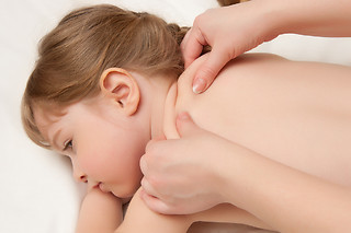 Massagem para criança by Lídia Orfão Massagem e Terapia em Caxarias (Santarém)
