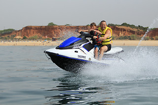 Passeio de mota de água para 2 em Nauticdrive Desportos Náuticos em Albufeira (Faro)