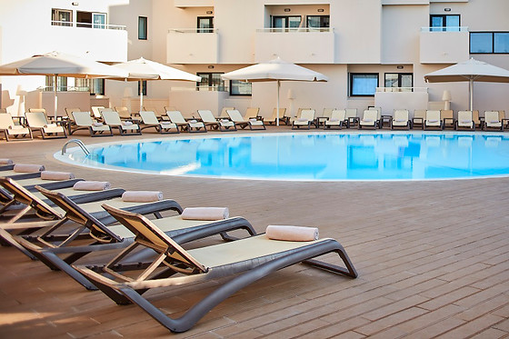 Acesso ilimitado ao circuito de águas e massagem com velas quentes para 2 | Terapyzen - Luna Solaqua Hotel Albufeira 4*