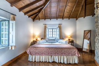 Uma noite em quarto superior com pequeno-almoço para 2 em Lawrence’s Hotel***** em Sintra (Lisboa)