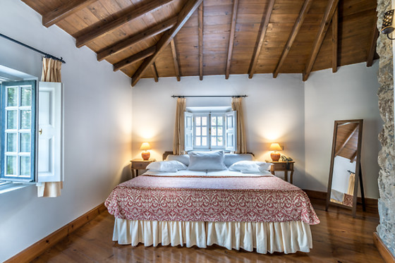 Uma noite em quarto superior com pequeno-almoço para 2 em Lawrence’s Hotel***** em Sintra (Lisboa)
