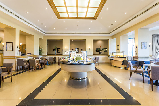 Uma noite com pequeno-almoço no Riviera Hotel 4*, em Carcavelos, Lisboa