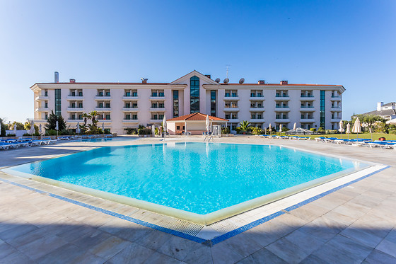Uma noite com pequeno-almoço no Riviera Hotel 4*, em Carcavelos, Lisboa
