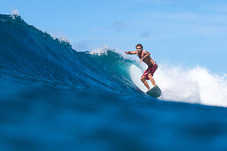 Uma aula de surf para 1 em Onda Pura - Surf School em Matosinhos (Porto)