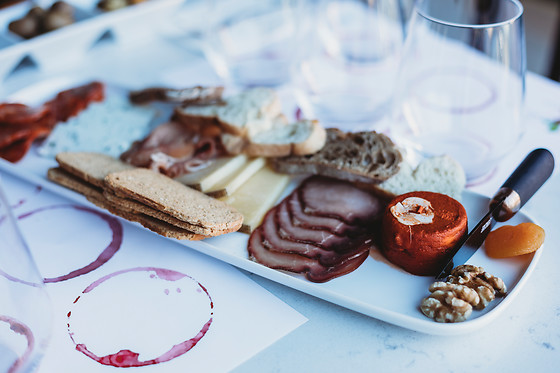 Degustação de Vinhos + Queijos e Enchidos para 2 | From The Vine, Arroios (Lisboa)