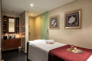 Massagem com pedras vulcânicas + Hidratação facial para 1 no Satsanga Wellness 4* Cascais (Lisboa)