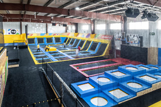 Atividade com trampolins: Entrada no Up Up Park para 1 adulto + 1 criança | Rio de Mouro