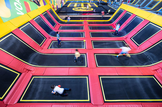 Atividade com trampolins: Entrada no Up Up Park para 1 adulto + 1 criança | Rio de Mouro