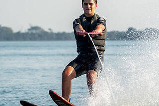 Sessão de ski aquático para 2 em Livin Barca em Torreira (Aveiro)