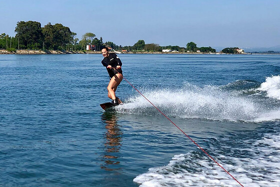 Sessão de ski aquático para 2 em Livin Barca em Torreira (Aveiro)