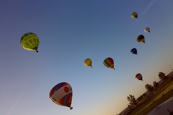 Um voo de balão para 1 adulto e 1 criança na Aerotours em Ávila