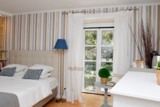 Uma noite em quarto duplo/twin com pequeno-almoço para 2 by Flores Guest House em Mem Martins (Lisboa)