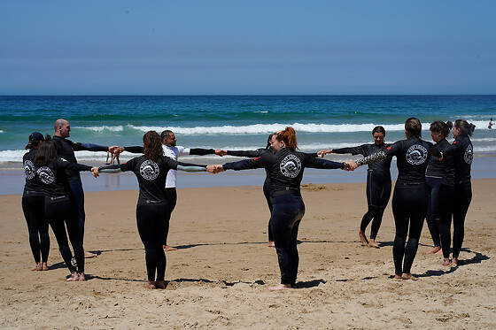 Uma aula de surf em grupo para 1 em West Locals Surf School (Setúbal)