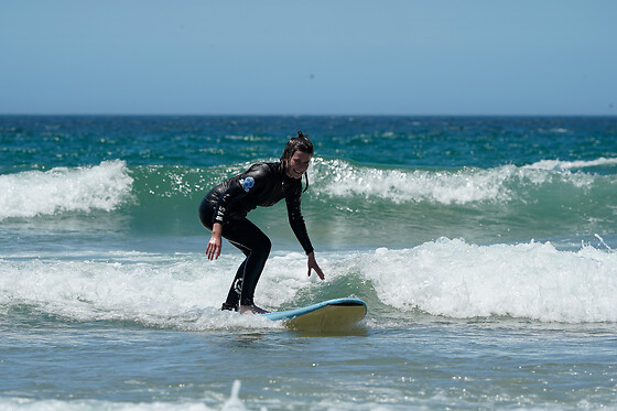 Uma aula de surf em grupo para 1 em West Locals Surf School (Setúbal)
