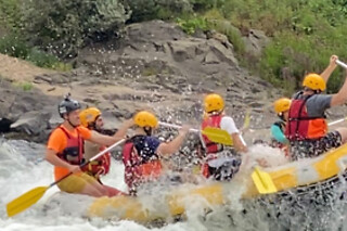 Rafting + Prova de vinho + Petiscos em Melgaço | Para 3 pessoas - 3h | CoralTours Minho