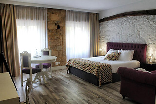Uma noite em quarto duplo standard com pequeno-almoço para 2 no Art'Otel Barcelos (Braga)